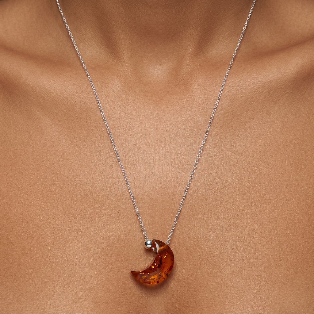 シルバーと琥珀の月のネックレス – S&A Jewellery Design
